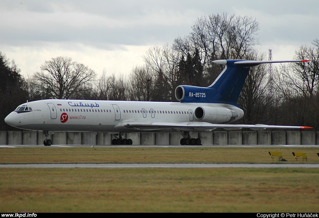 S7 - Siberia Airlines – Tupolev TU-154M RA-85725