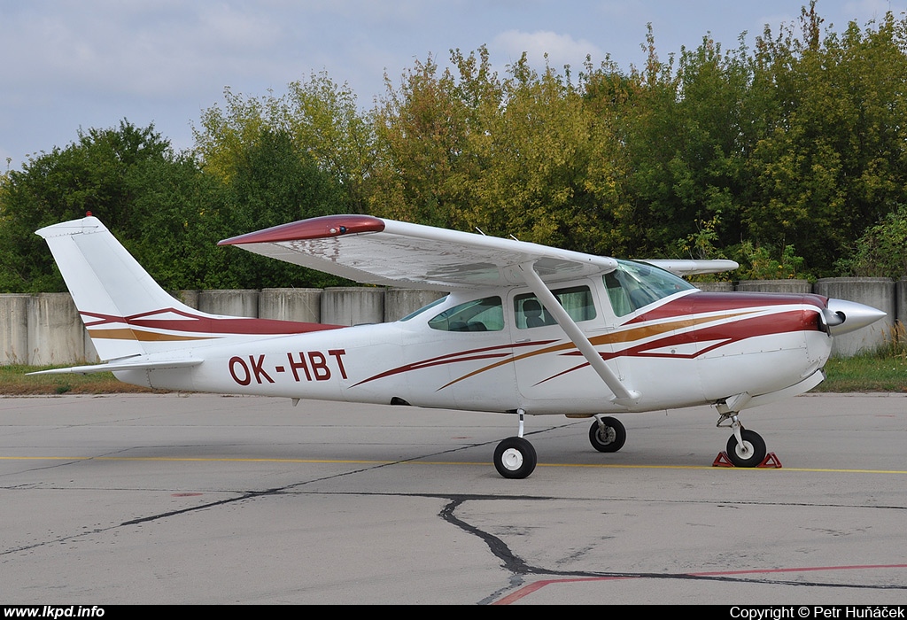 Cross Zlin – Cessna TR182 Turbo Skylane RG OK-HBT