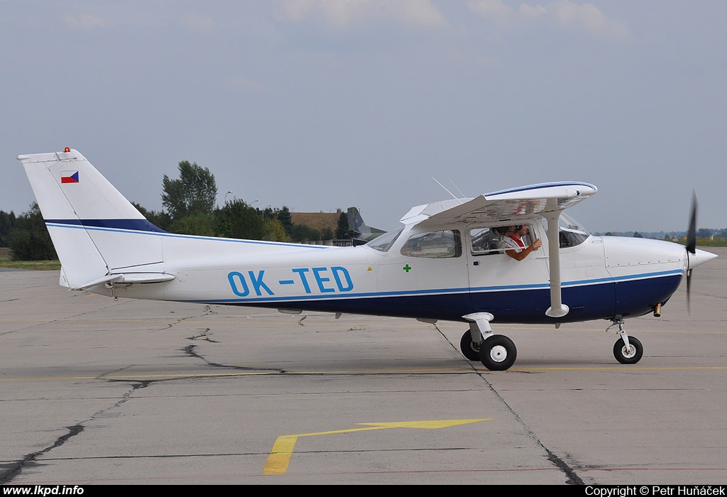 TEC Air – Cessna F172M OK-TED