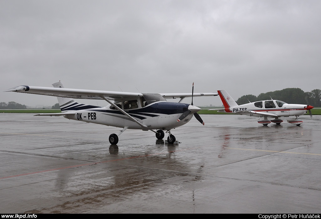 Aeropartner – Cessna 182P Skylane OK-PEB