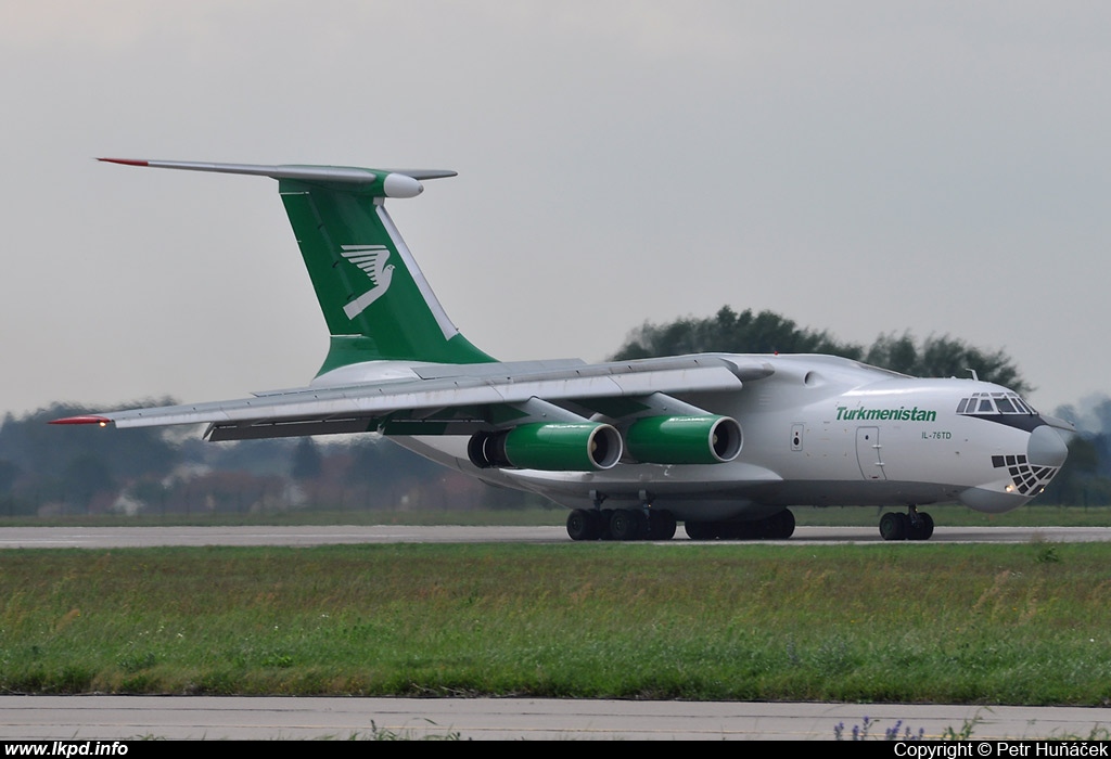 Turkmenistan Airlines – Iljuin IL-76TD EZ-F428