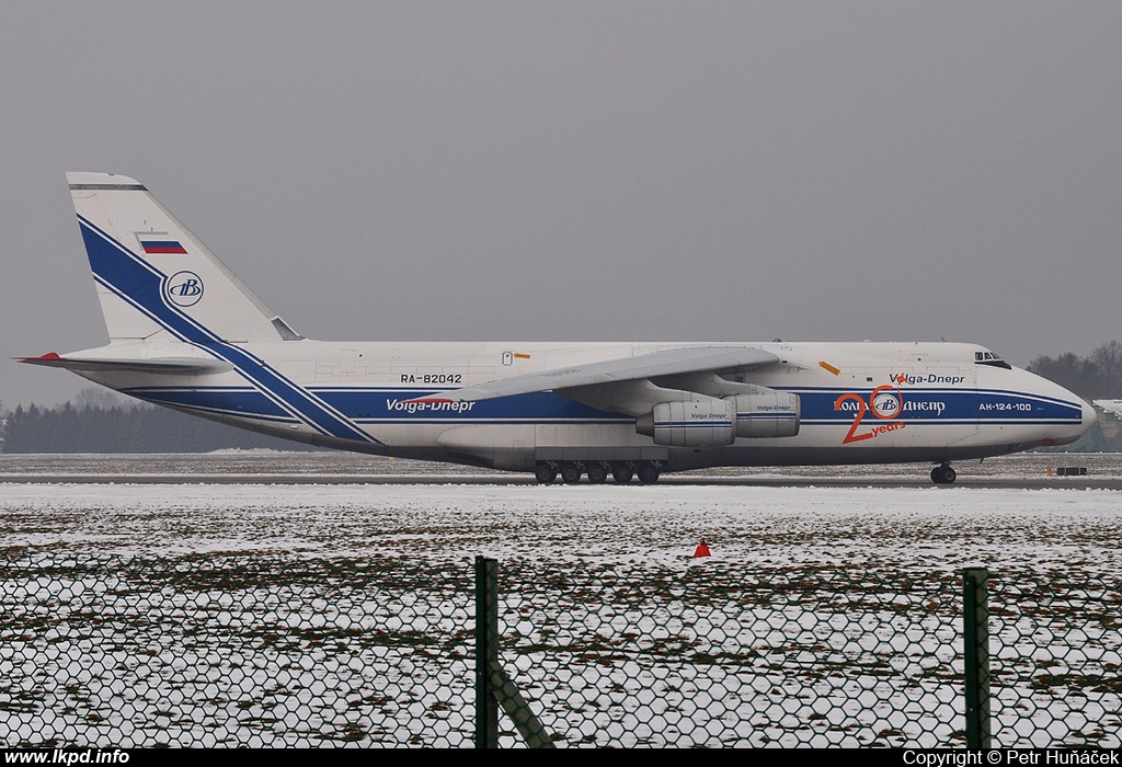 Volga-Dnepr Airlines – Antonov AN-124-100 RA-82042