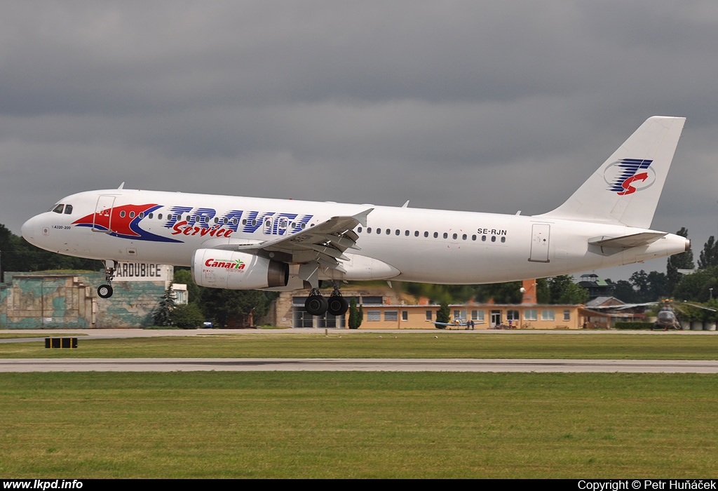 Travel Service – Airbus A320-231 SE-RJN