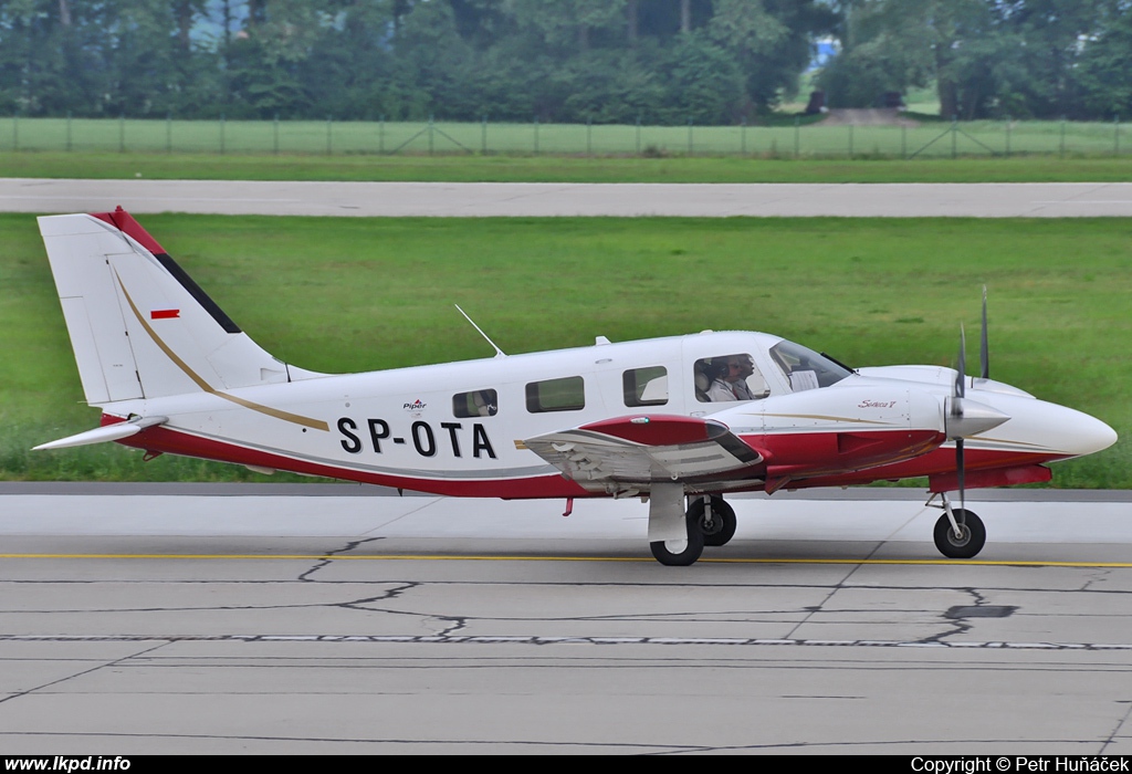 Private/Soukrom – Piper PA-34-220T Seneca V SP-OTA
