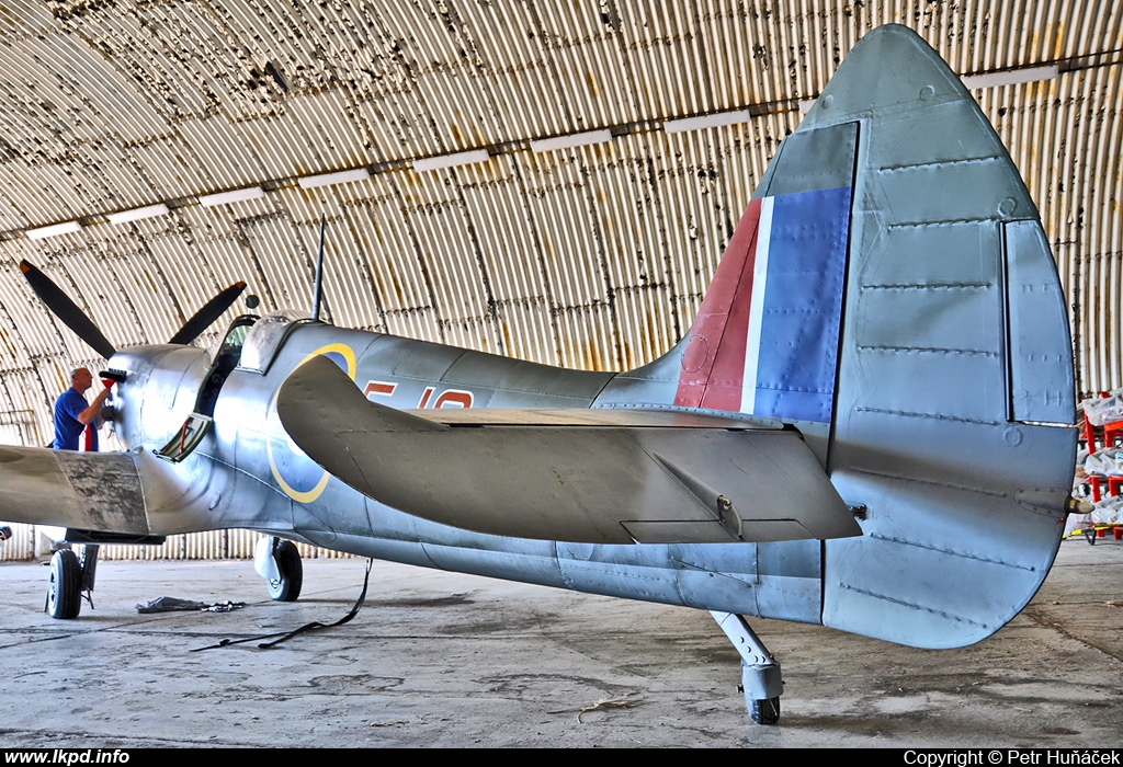 Private/Soukrom – Supermarine 361 Spitfire LF16E G-MXVI