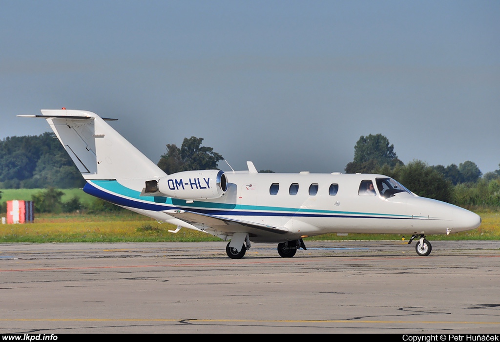 Private/Soukrom – Cessna 525 OM-HLY