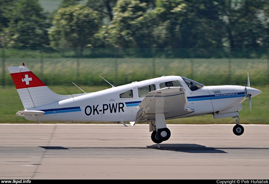 Aviatick klub – Piper PA-28R-201T OK-PWR
