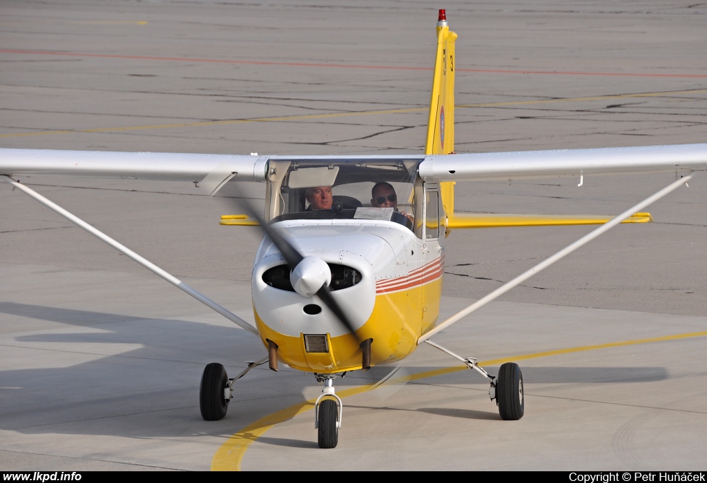 Private/Soukrom – Cessna F172E OY-TRE