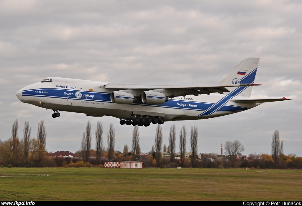 Volga-Dnepr Airlines – Antonov AN-124-100 RA-82044