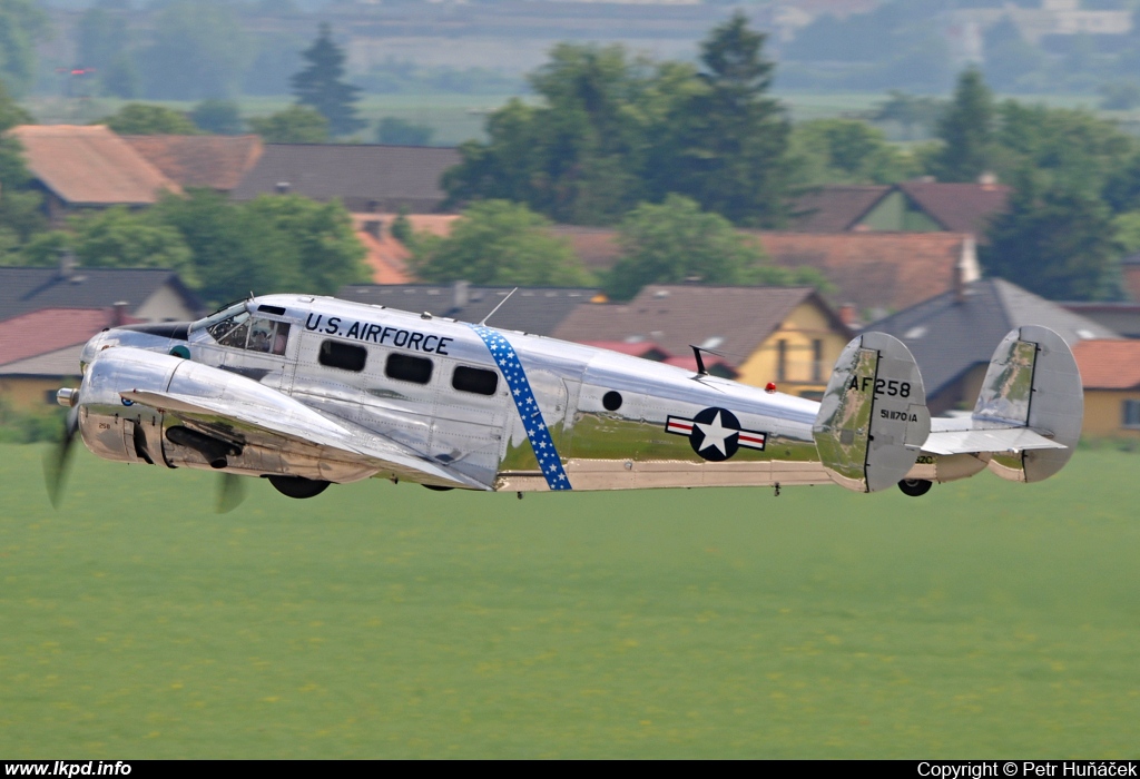 Private/Soukrom – Beech C-45H Expeditor G-BSZC