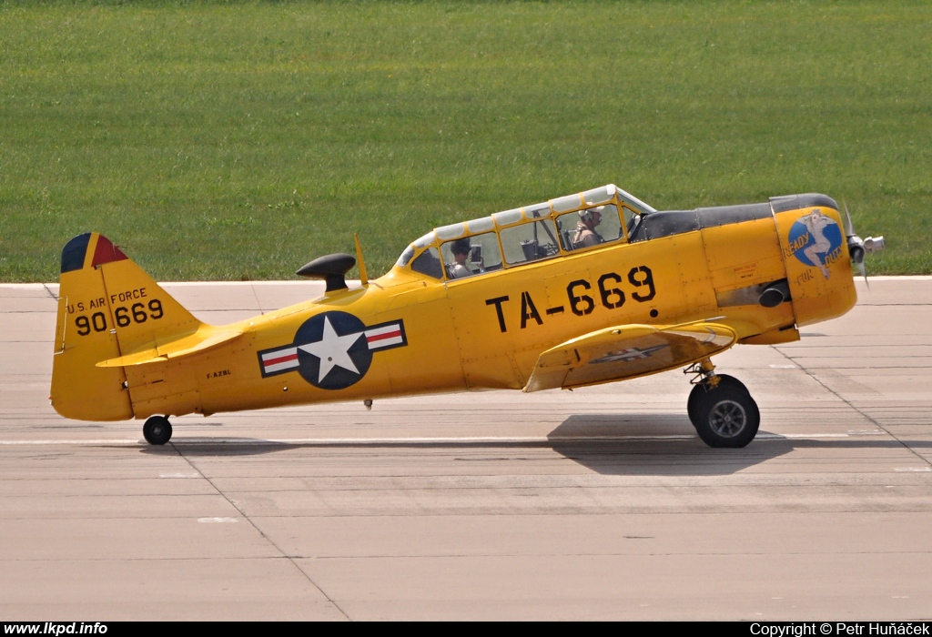 Private/Soukrom – North American SNJ-5 Texan F-AZBL
