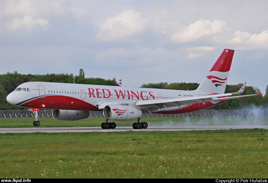 Red Wings – Tupolev TU-204-100V RA-64049