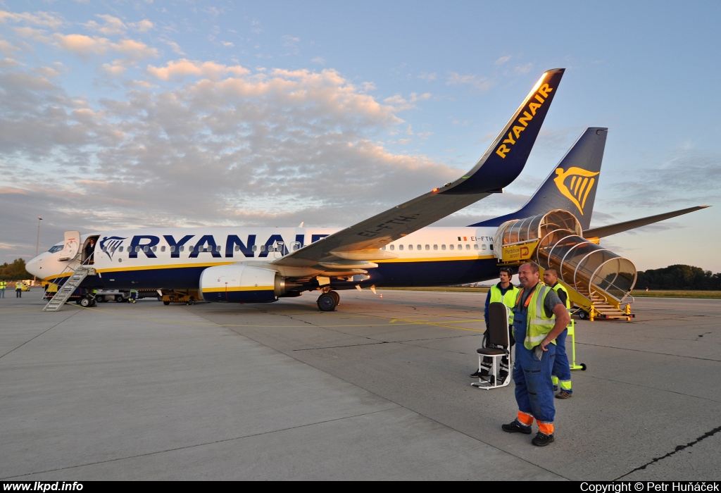 Ryanair – Boeing B737-8AS EI-FTH