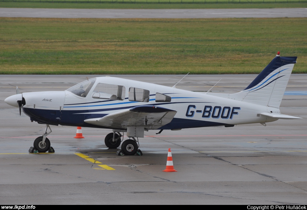 Private/Soukrom – Piper PA-28-181 Cherokee Archer II G-BOOF