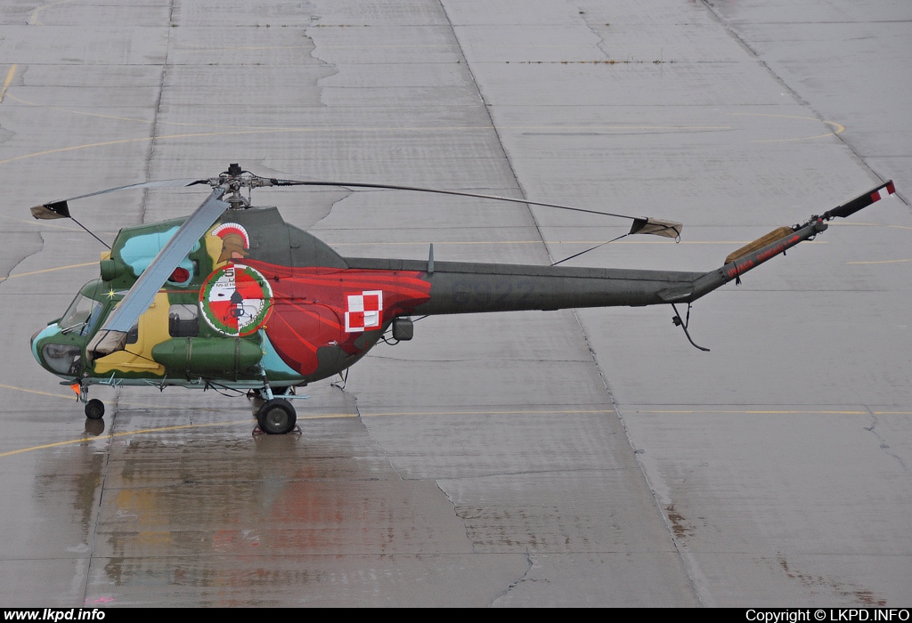 Poland Air Force – Mil Mi-2URPG 6922