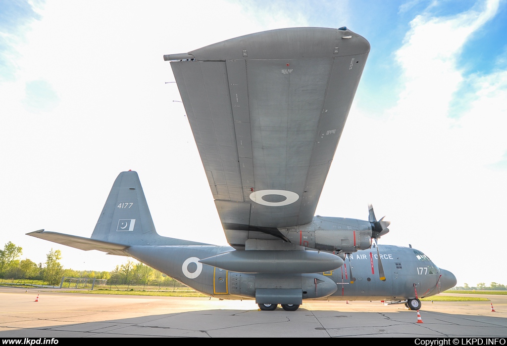 Pakistan Air Force – Lockheed C-130E Hercules 4177