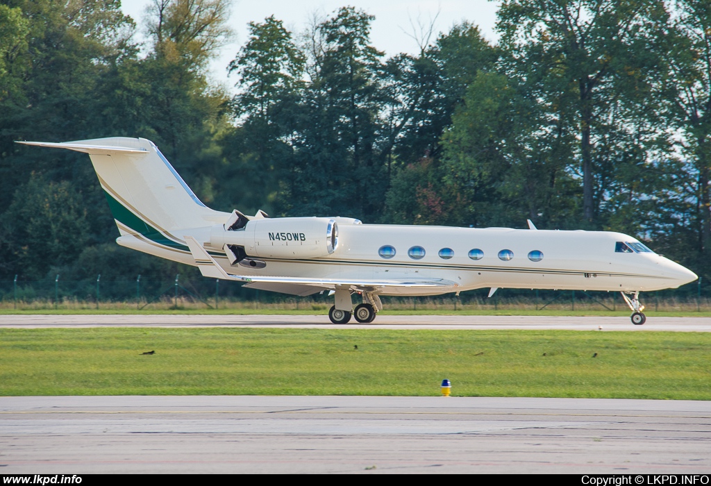 Private/Soukrom – Gulfstream G-IV-X N450WB