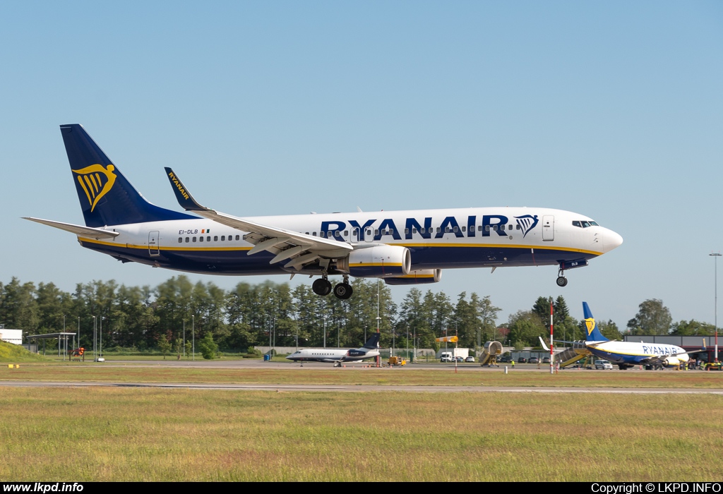 Ryanair – Boeing B737-8AS EI-DLB