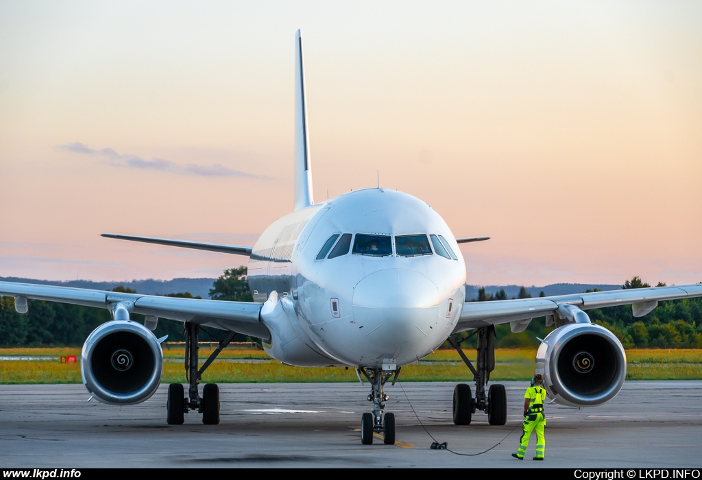Smart Wings – Airbus A320-232 ZS-GAC
