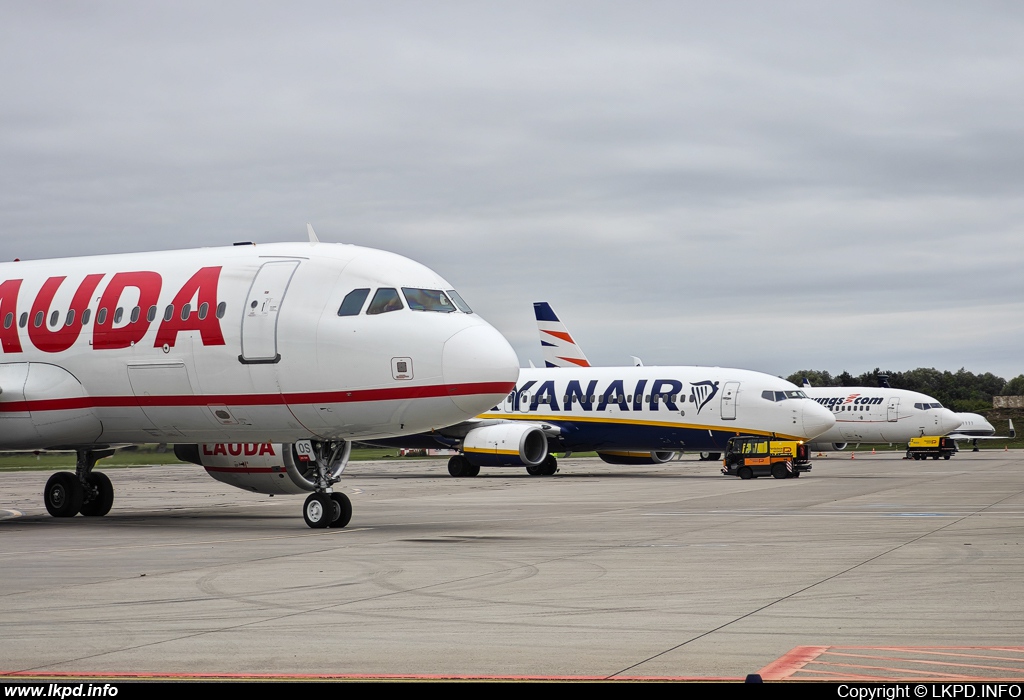 Lauda Air – Airbus A320-214 9H-LOS