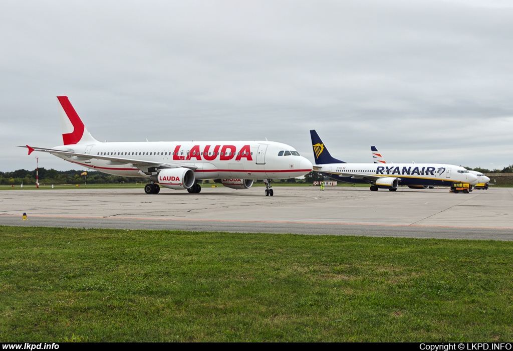 Lauda Air – Airbus A320-214 9H-LOS