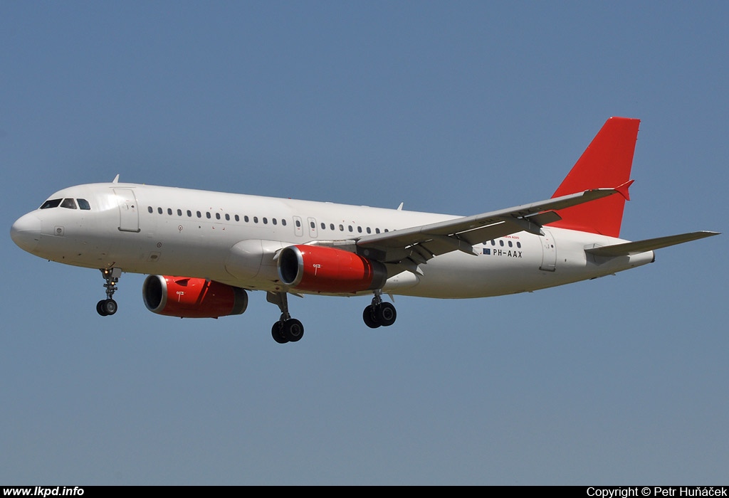 Amsterdam Airlines – Airbus A320-231 PH-AAX