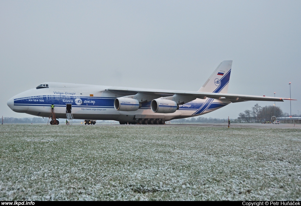 Volga-Dnepr Airlines – Antonov AN-124-100 RA-82043