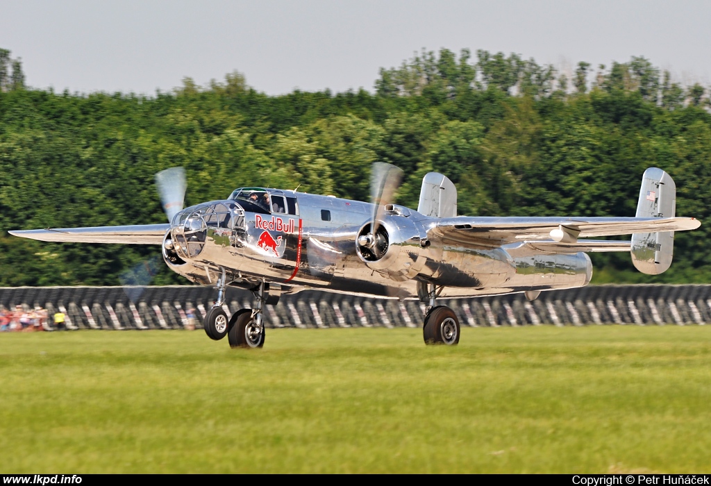 The Flying Bulls – North American B-25J N6123C