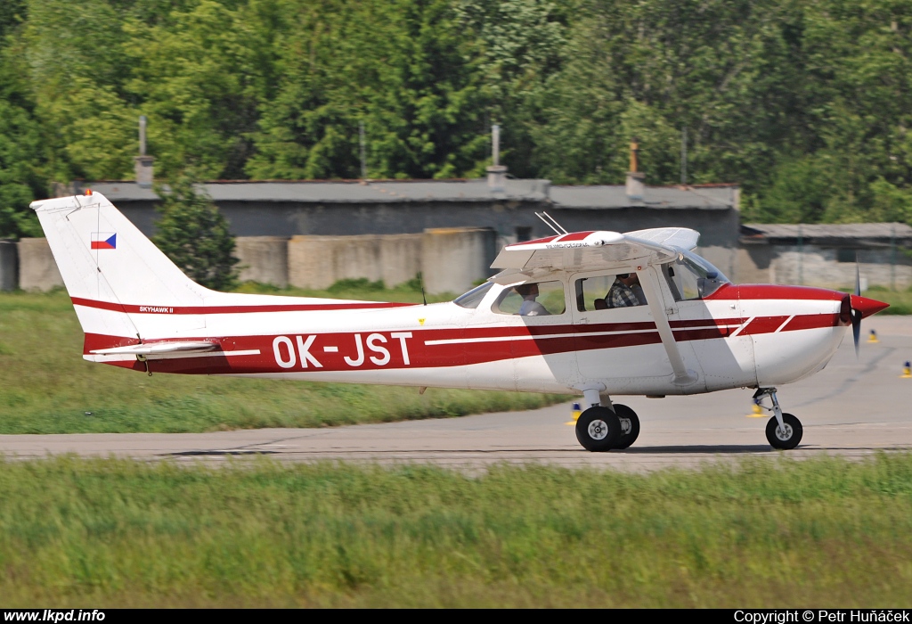 Private/Soukrom – Cessna F172N OK-JST