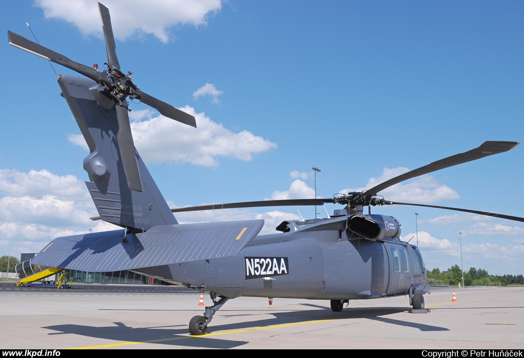 Private/Soukrom – Sikorsky UH-60A(C) Black Hawk (S-70A) N522AA