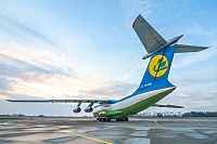 Uzbekistan Airways – Iljušin IL-76TD UK-76426