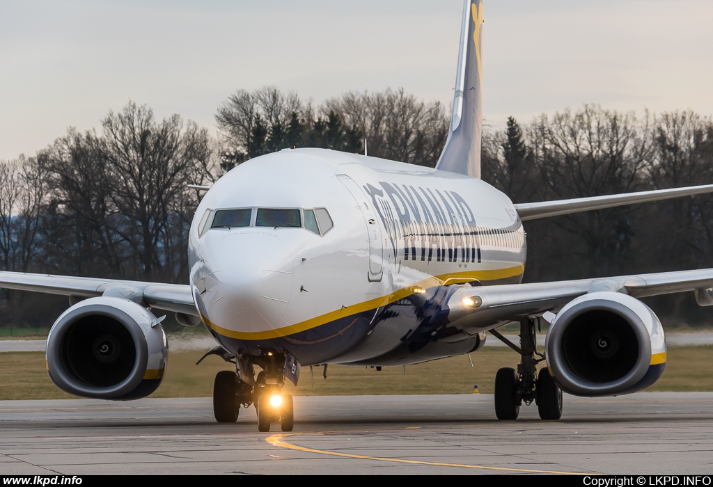 Ryanair – Boeing B737-8AS EI-ESV