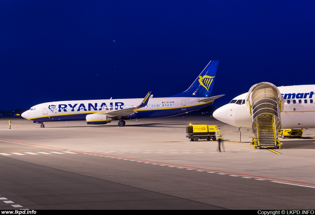 Ryanair – Boeing B737-8AS EI-DYW