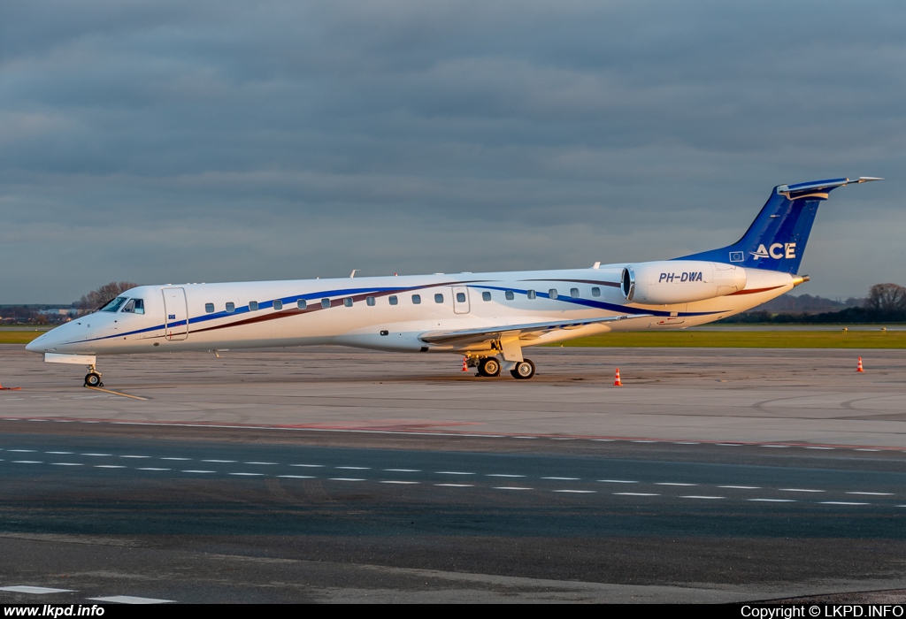 JetNetherlands – Embraer ERJ-145LR PH-DWA