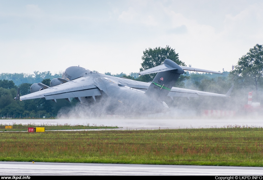 USAF – McDonnell Douglas C-17A Globemaster 08-8197