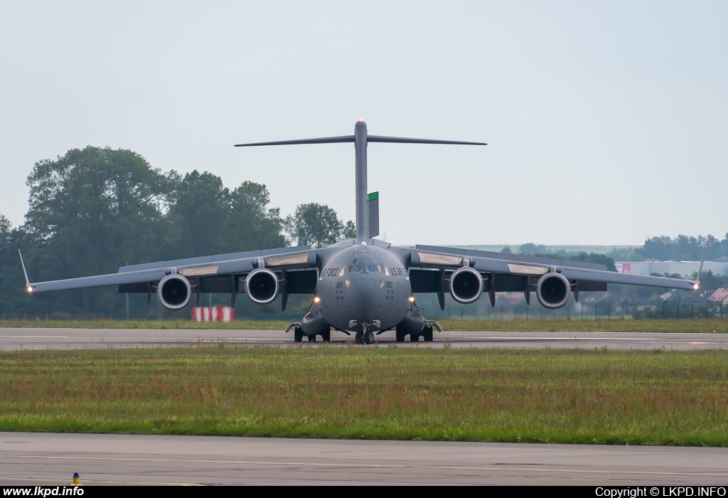 USAF – McDonnell Douglas C-17A Globemaster 08-8197