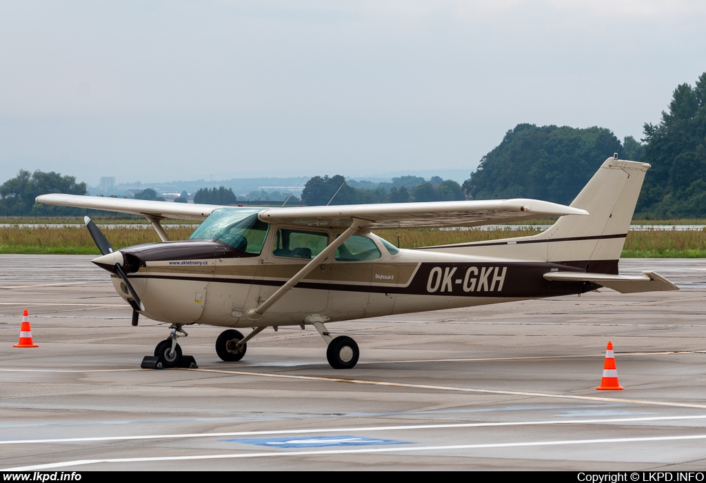 Private/Soukrom – Cessna 172M OK-GKH